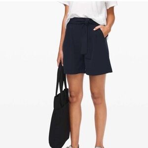 Lululemon Noir Short